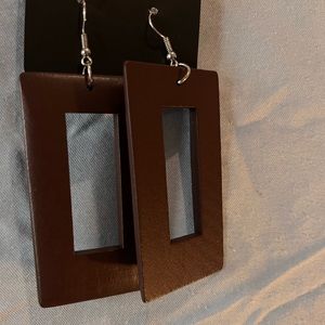 Beautiful wooden square earrings!
